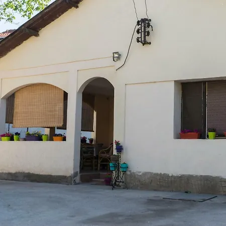 Villa 18 *